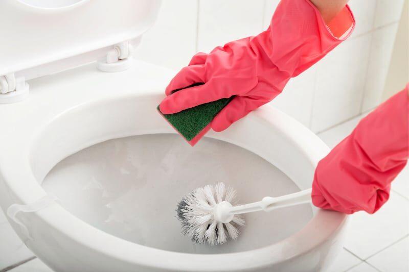 Deep Cleaning Bathrooms